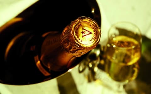 Champagnebar öppnar i PUB