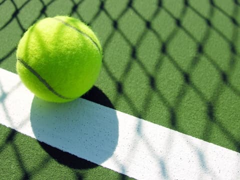 Spela tennis på Skeppsholmen