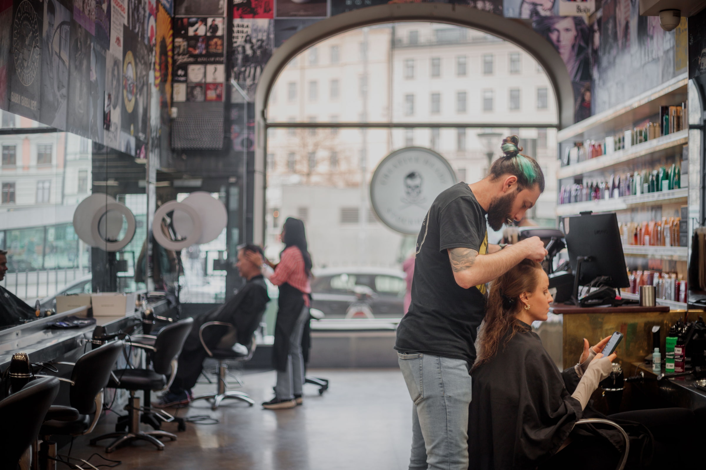 Frisörer som är bra på hårförlängning i Stockholm