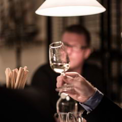 Guiden till vinprovningar i Stockholm