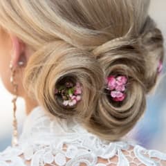 Inför bröllopet - frisörer som är bra på bruduppsättningar och makeup i Uppsala