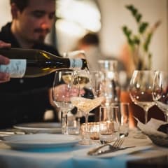 Wijnjas Ost & Vinkällare svidar om och blir Restaurang W by Wijnjas