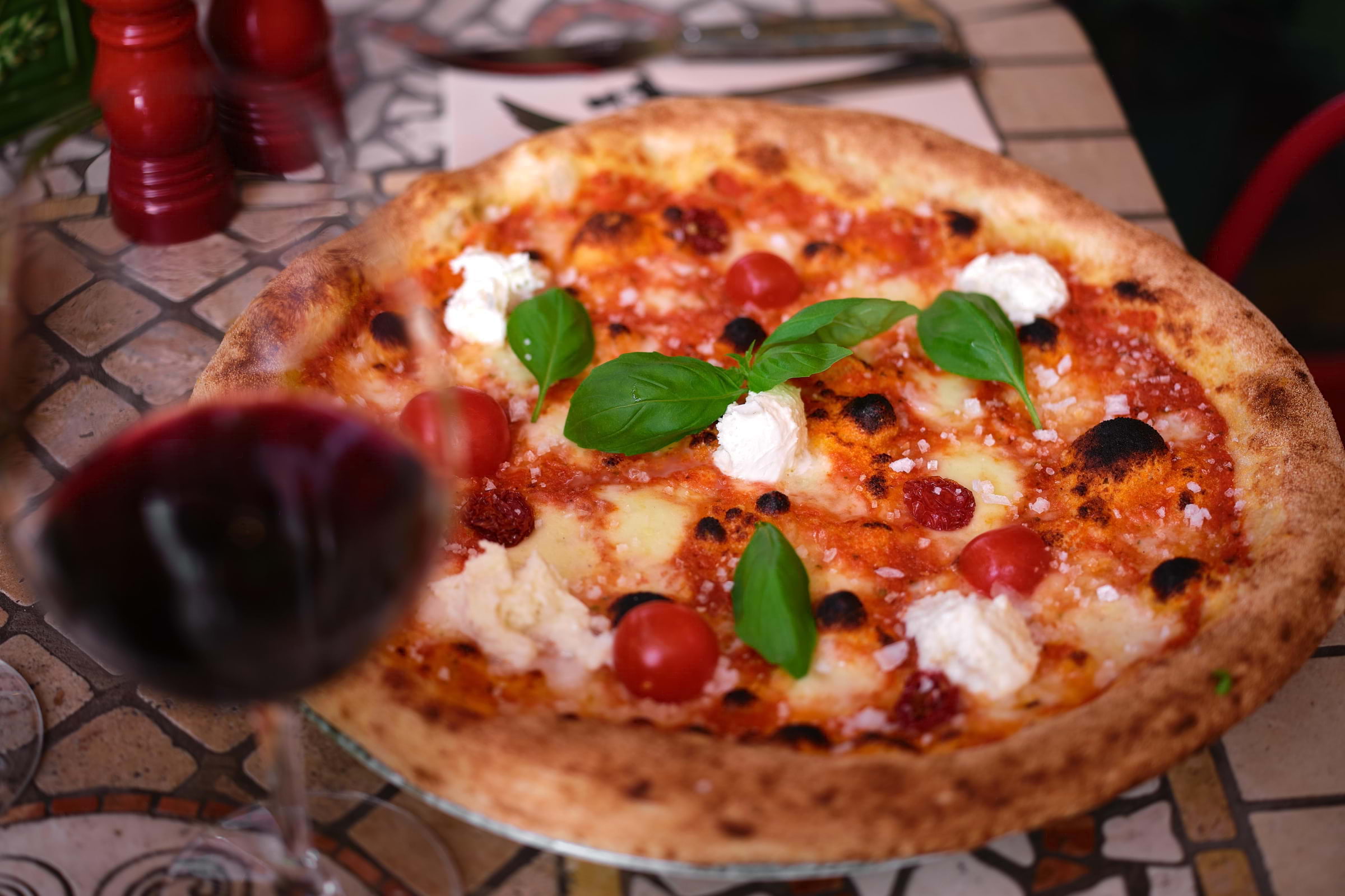 H&auml;r kan du &auml;ta vegansk pizza i Stockholm