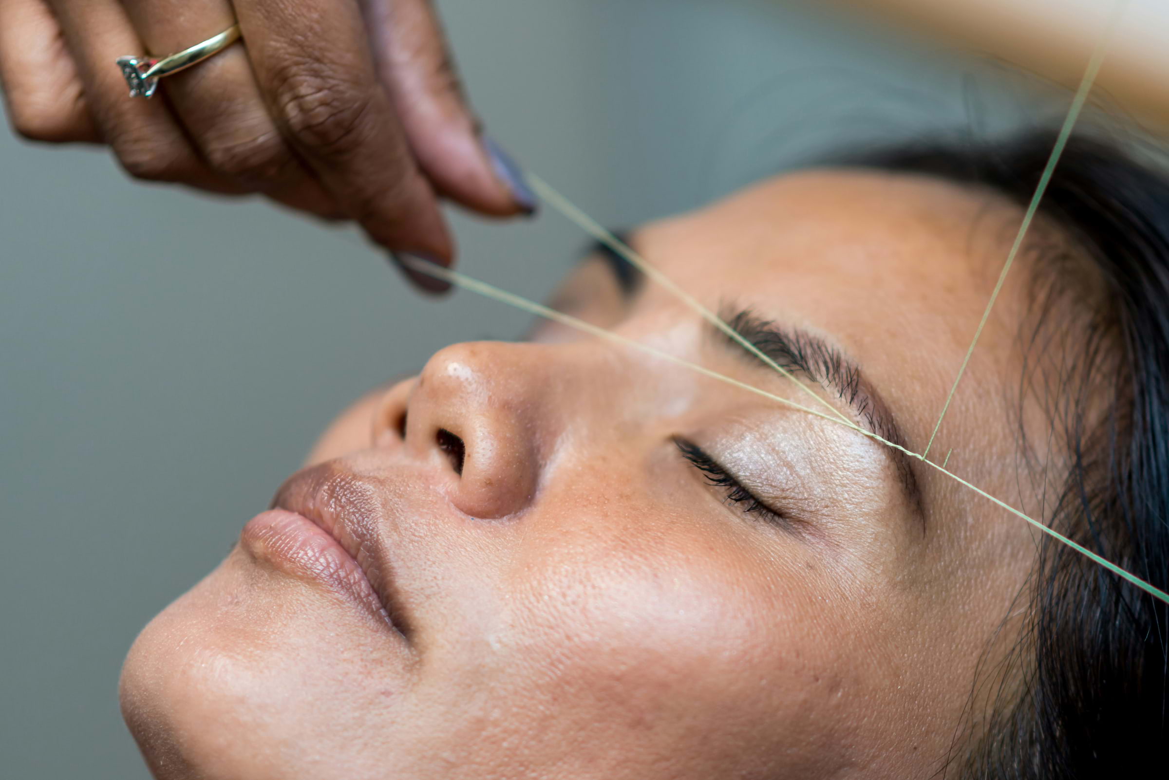 A lady having her eyebrows threaded