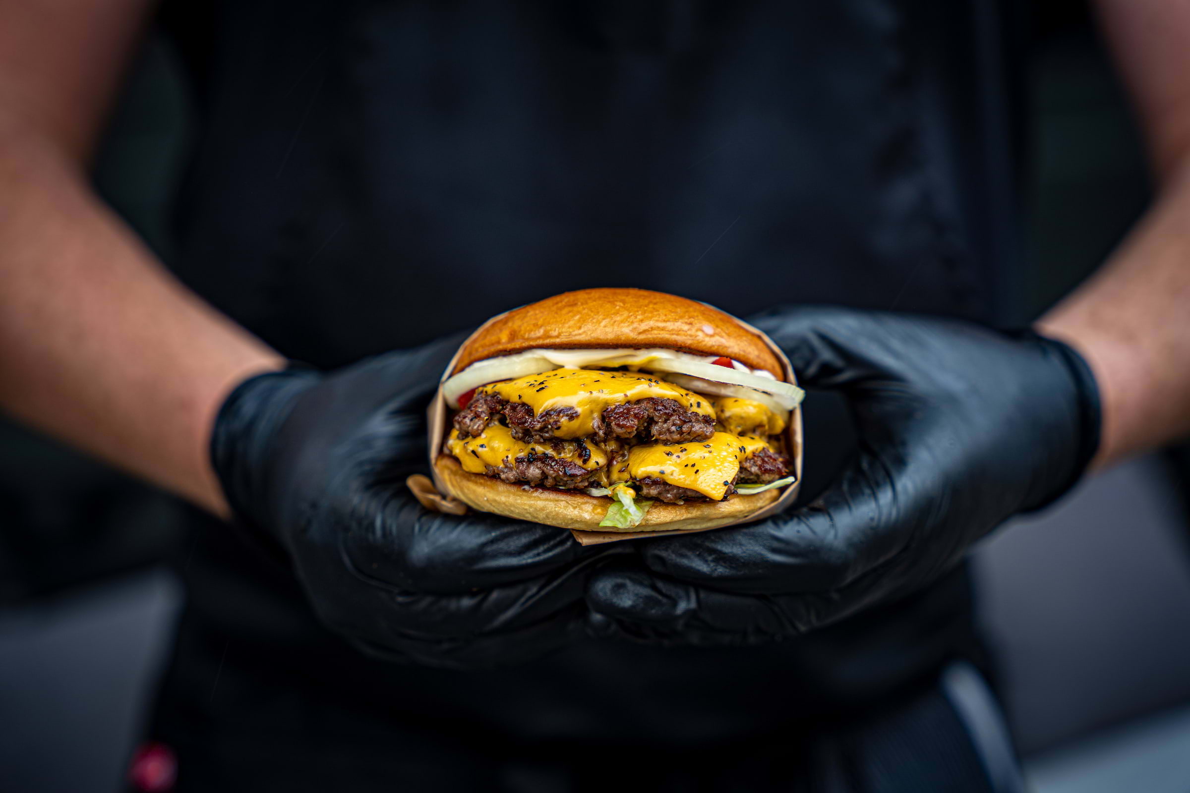 BOO Burgers serverar vinnarburgaren i SM oktober ut