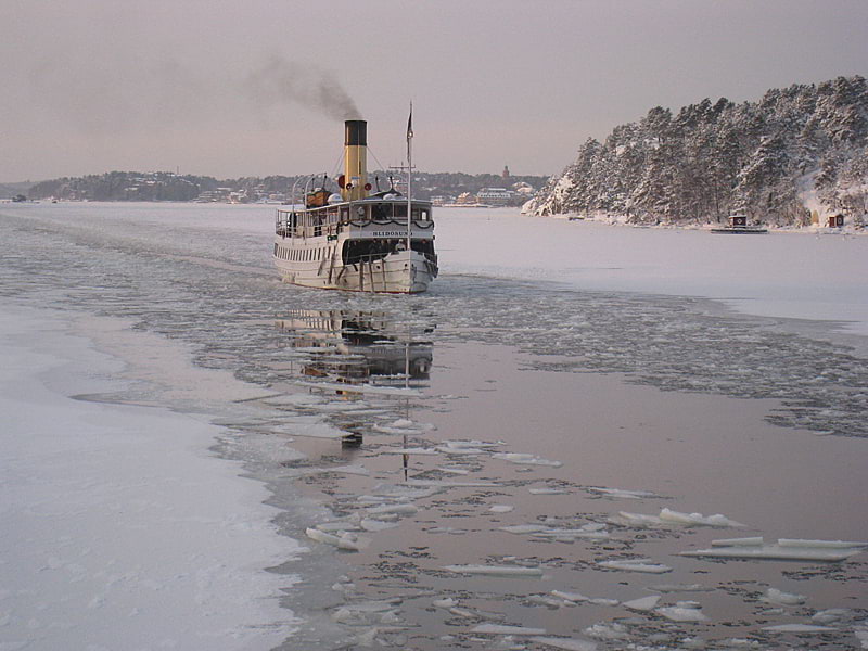 Åk ångbåt till julmarknaden i Almvik