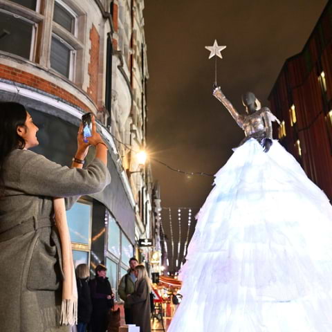 A unique sustainable sculpture spreads magic in Oxford Street