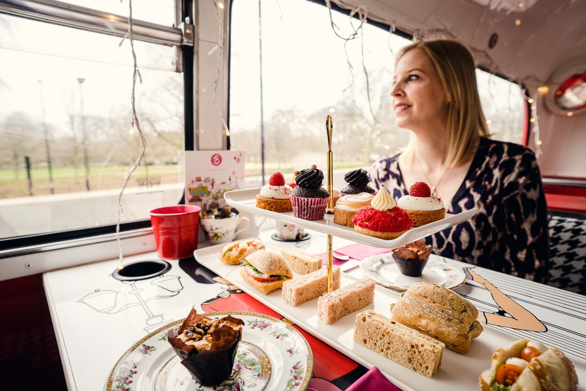 Guide to afternoon tea bus tours in London