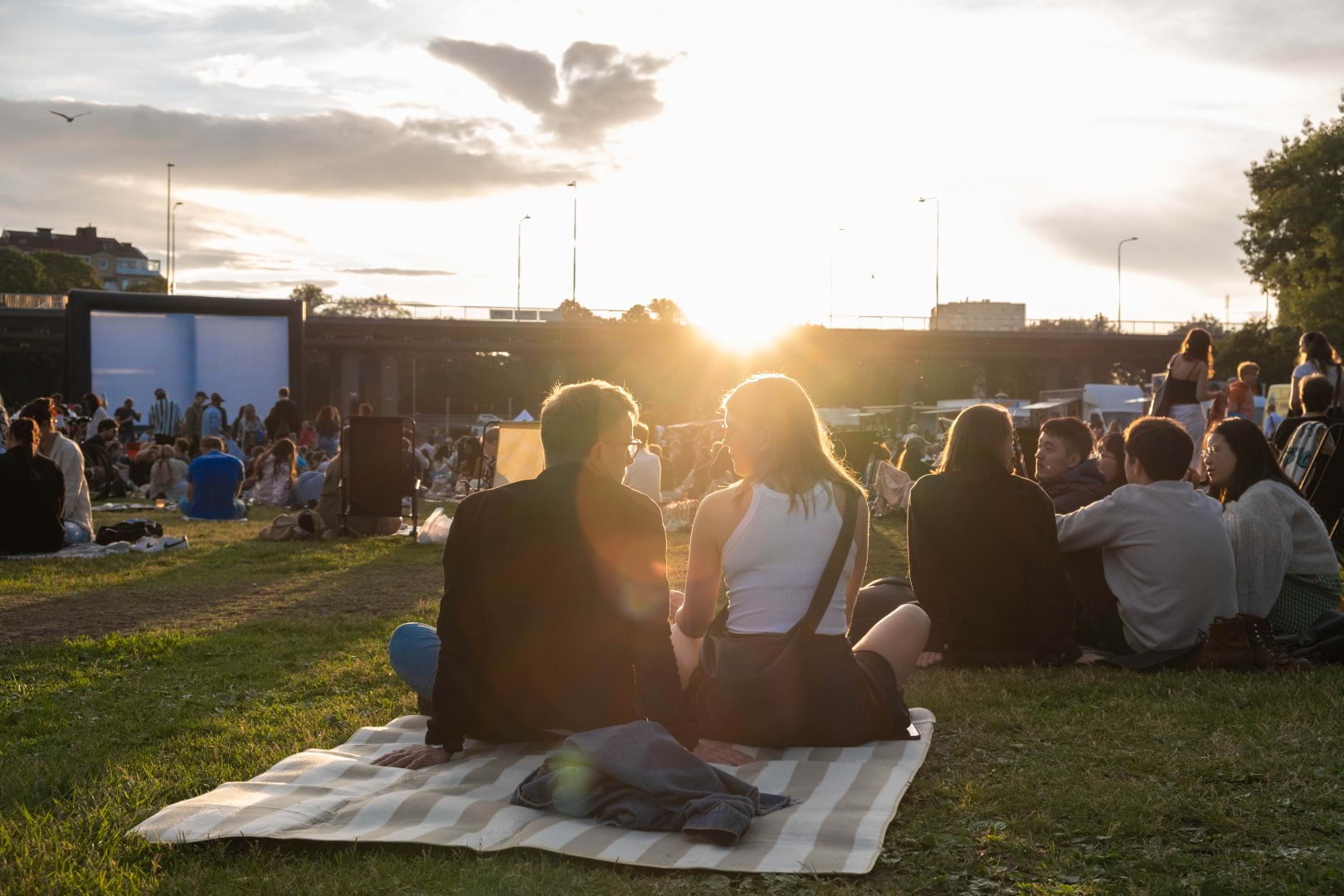 Utomhusbio i Azaleadalen med Big Crowd Factory