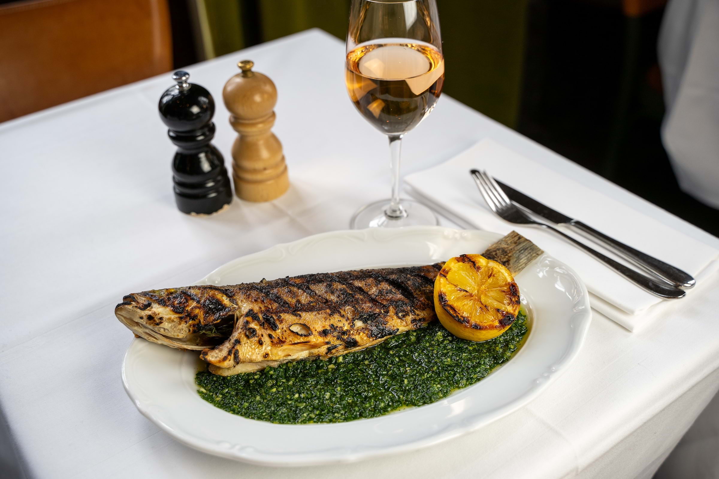 Fisk är ett givet inslag på menyn under kvällen. Foto: Luzette/pressbild