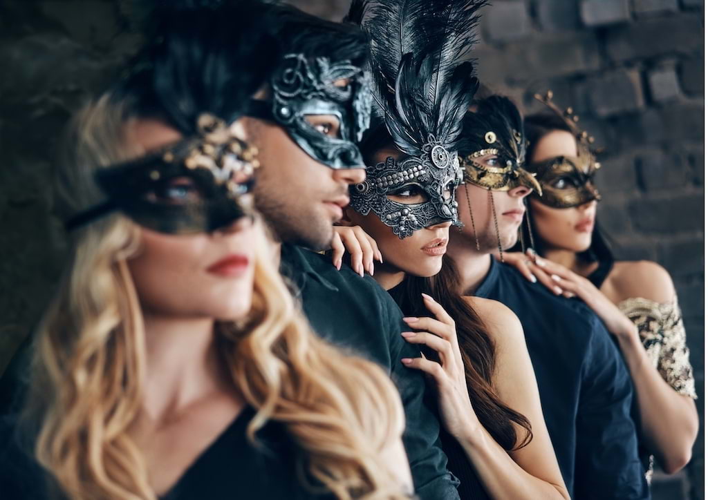 Celebrate NYE 2025 at Smith's Bar & Grill Masquerade Ball