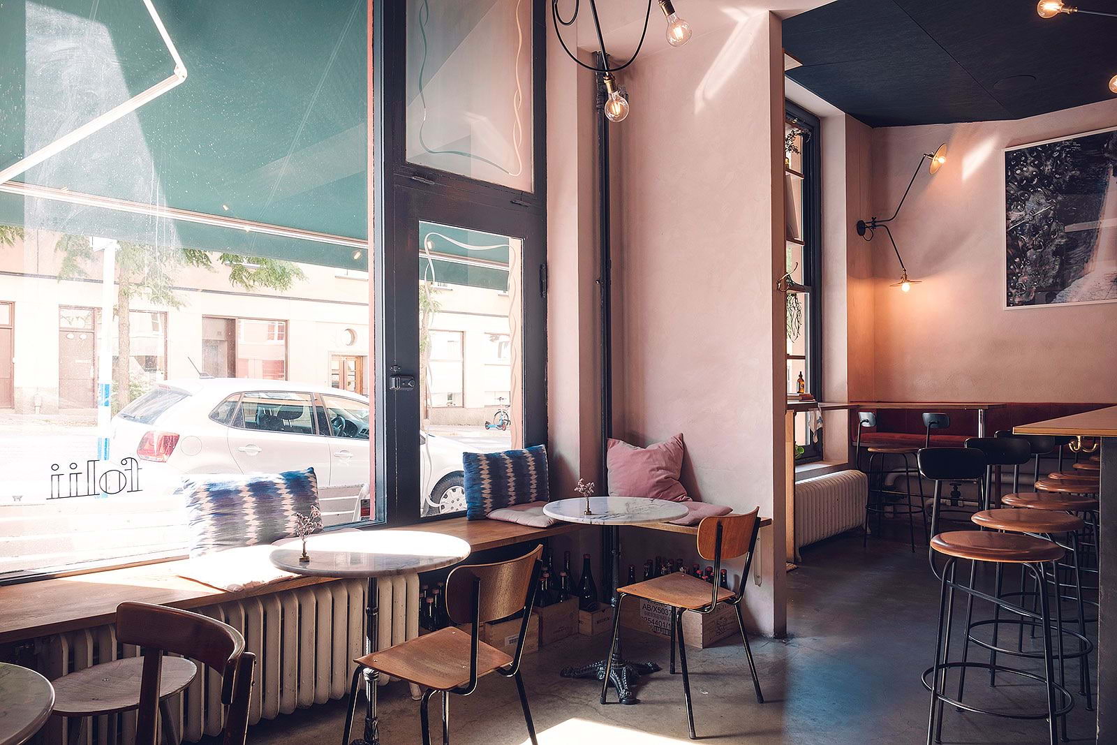 Vinbaren Folii har öppnat café