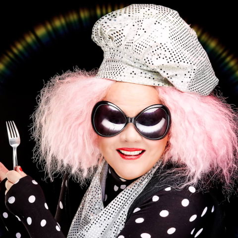 Mälarpaviljongen firar första maj med hattparad