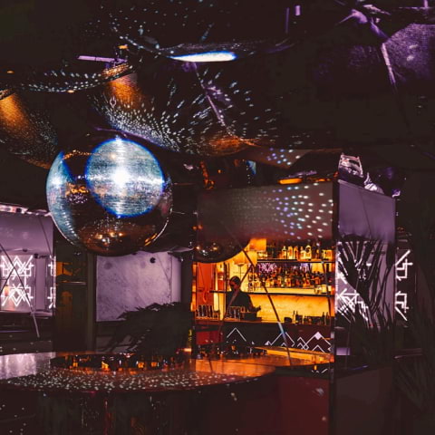 Discobaren Bar Sotto livar upp i L'Avventuras källare