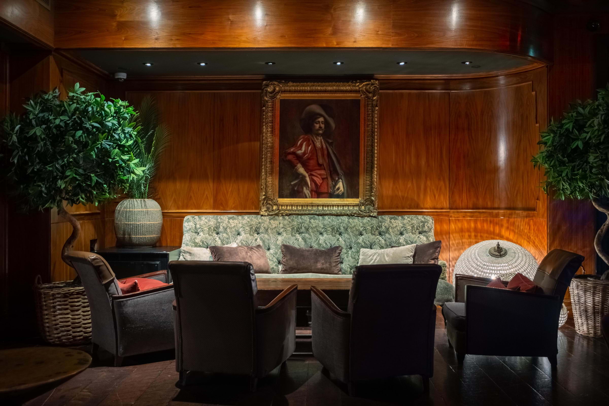 Join Novikov for a Christmas toast and try your luck