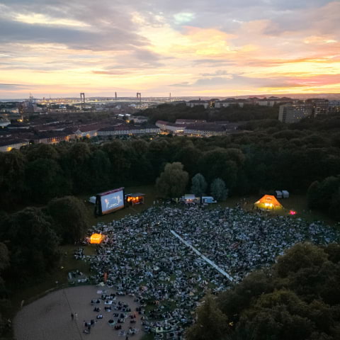 Film under bar himmel när utomhusbion kommer till Slottsskogen