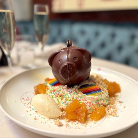 Bank Hotels ikoniska dessert i ny regnbågstappning