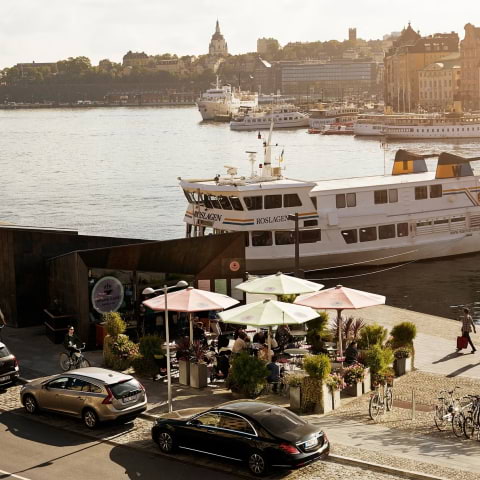 Krogar öppnar dörrarna på Blasieholmen – bjuder in till folkfest