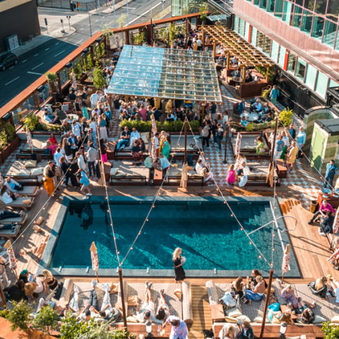 Jacy'z öppnar sin hyllade takterrass – med fri entré och sommarprogram