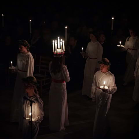 Nu hoppets stjärna tänds: Luciakonsert med Stockholms Flickkör