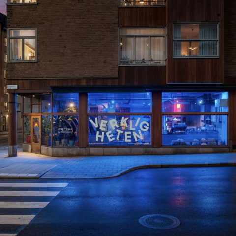 Här är baren som bara visar reality-tv i Stockholm