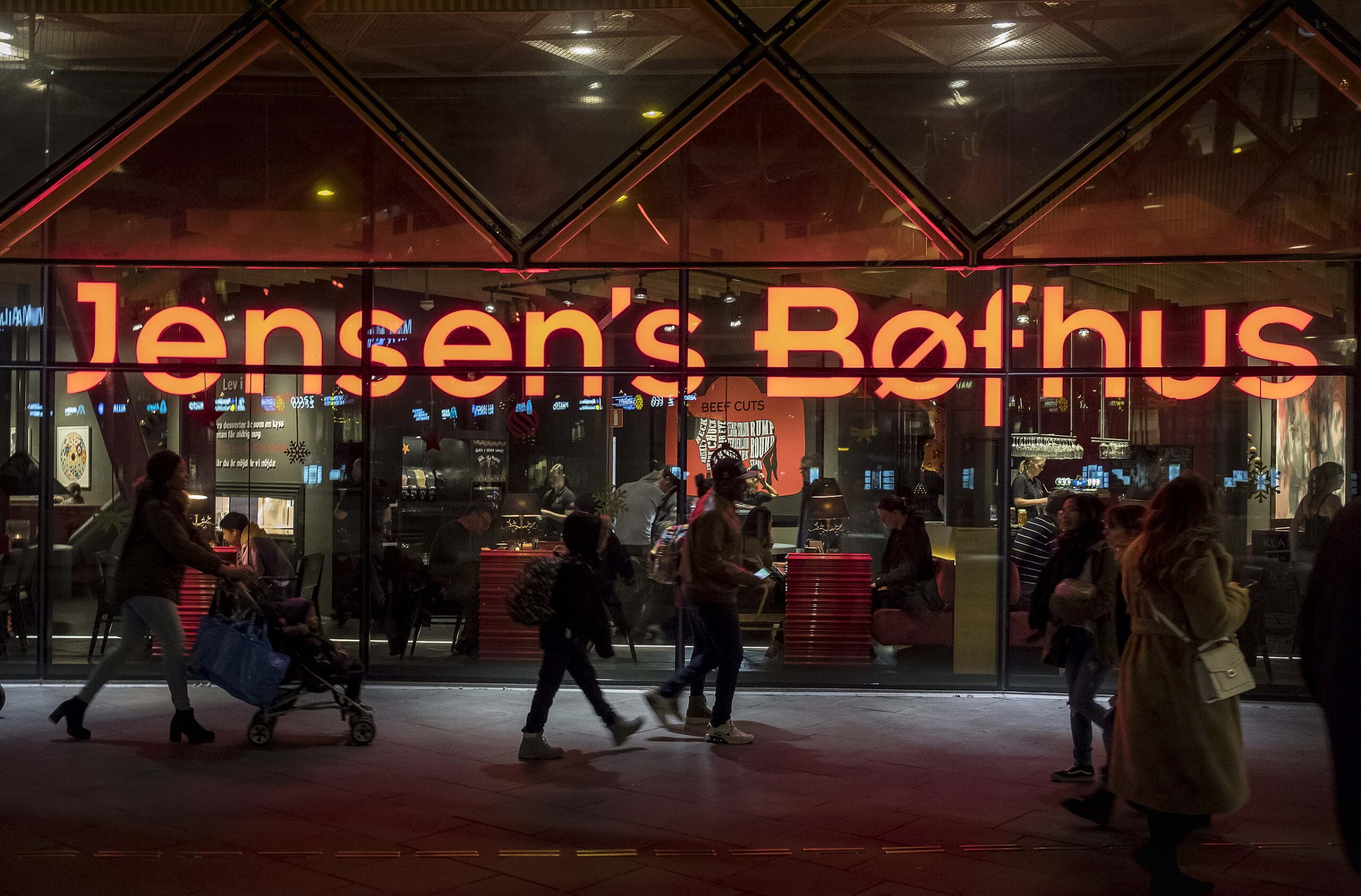 Jensens Bøfhus lämnar Sverige