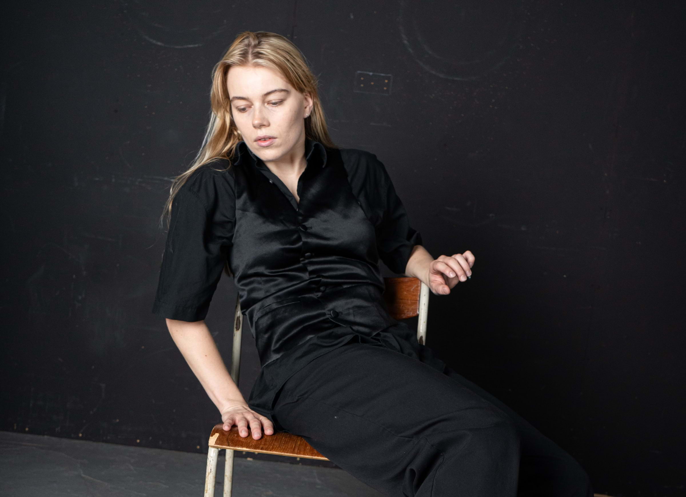 Såsom i en spegel: Dansaren Anna-Greta Himmer speglar Thuy-Han Nguyen-Chi, Dalena Tran och Andrew Yong Hoon Lee