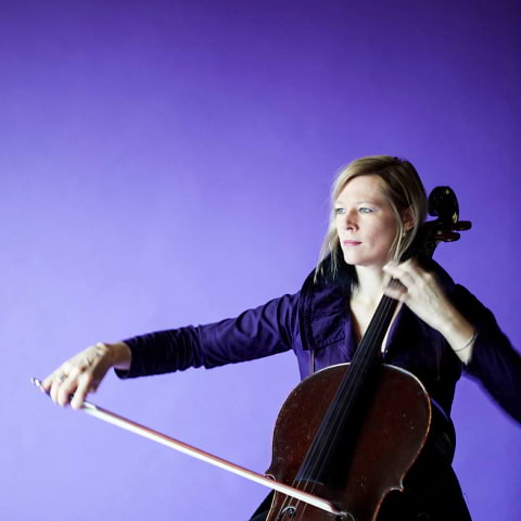 Såsom i en spegel: Cellisten My Hellgren speglar Georgia Sagri