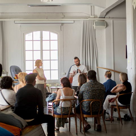 Såsom i en spegel: Poeten Ahmad Azzam speglar Helena Uambembe