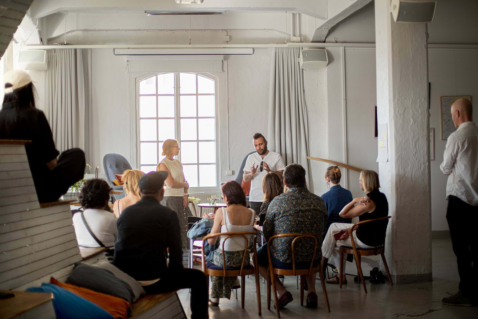 Såsom i en spegel: Poeten Ahmad Azzam speglar Helena Uambembe