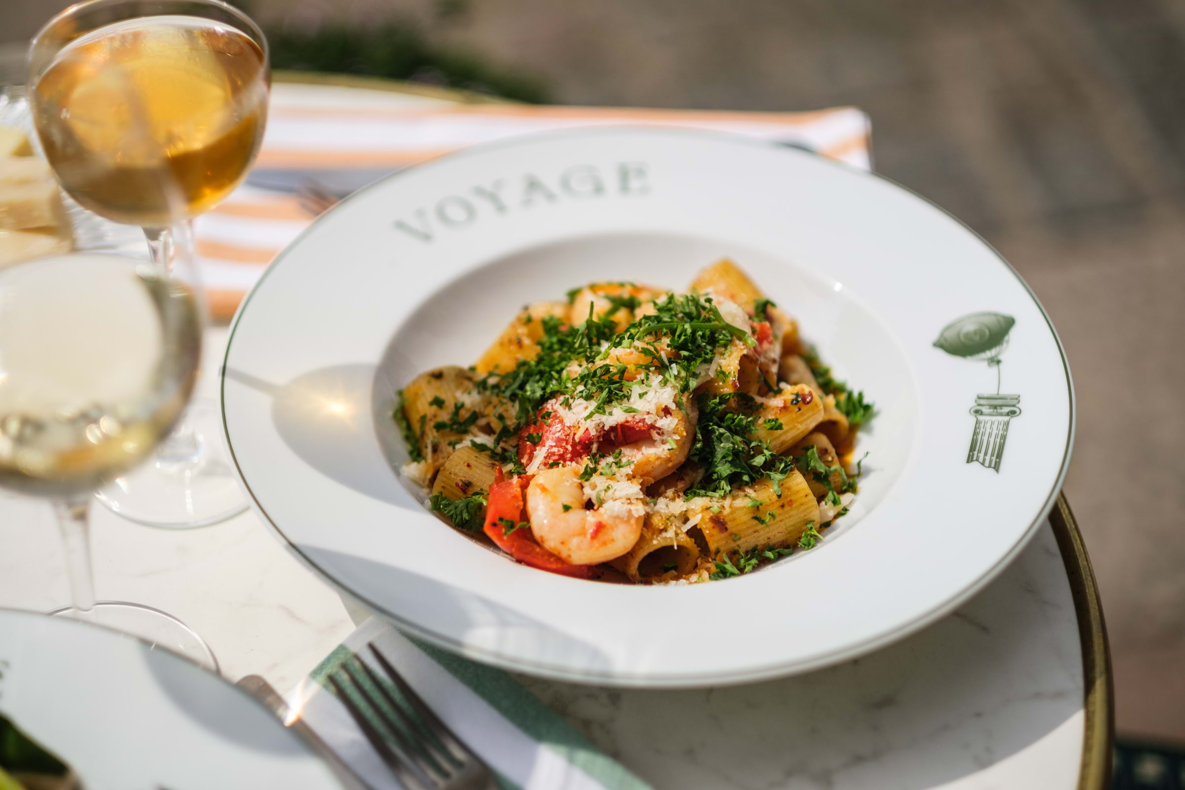 Vasaplatsen får ny lunchadress – Brasserie Voyage utökar