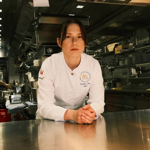 Årets Kock-vinnaren Desirée Jaks gästar Teatergrillen