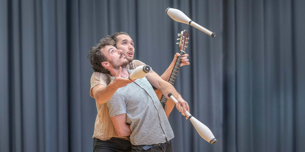 Familjelördag: Four Hands