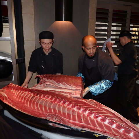 Mayfair institution Novikov is inviting you to attend a complimentary tuna carving experience