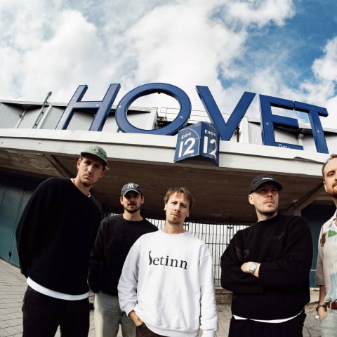 Tjuvjakt spelar på Hovet