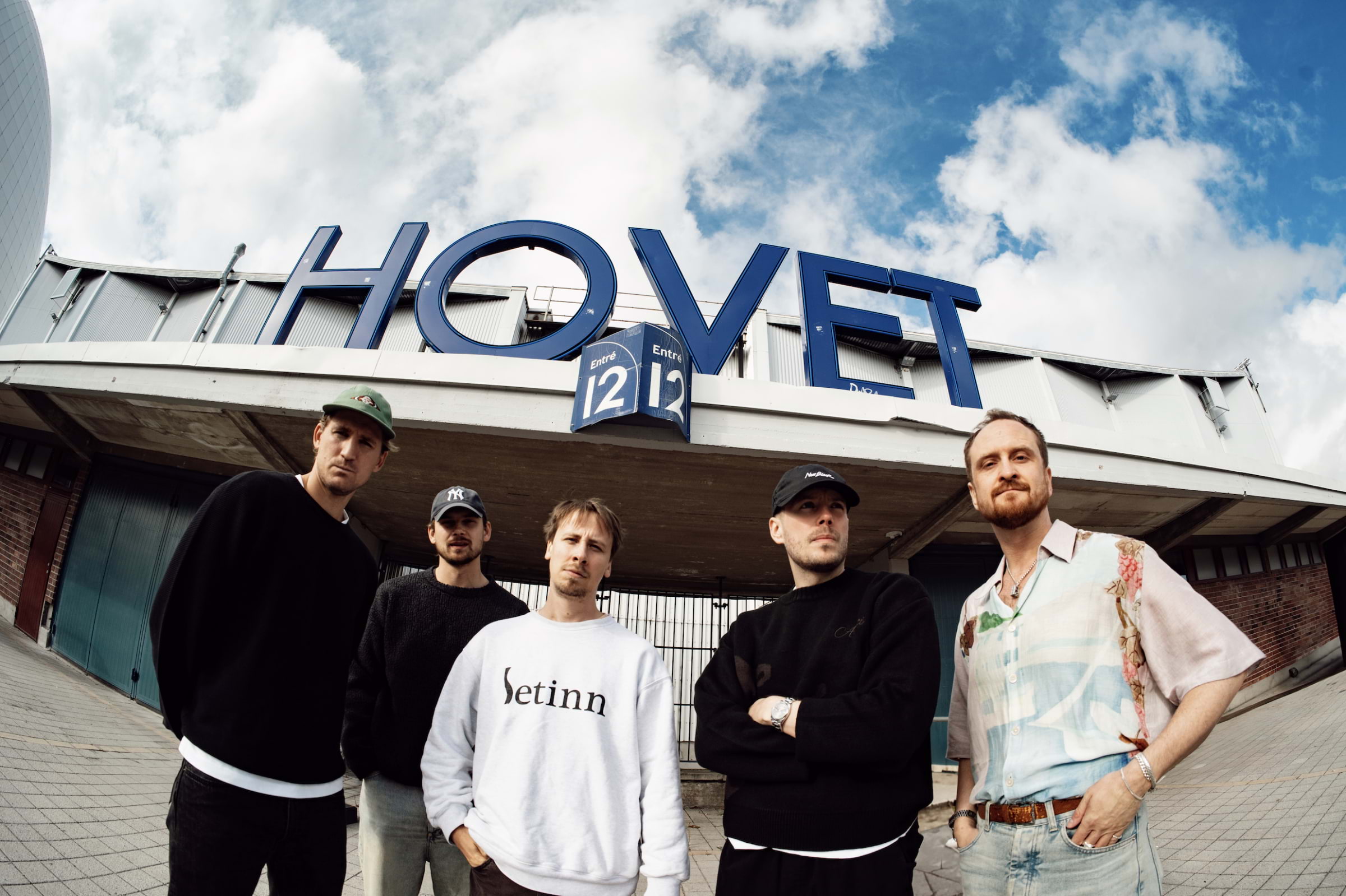 Tjuvjakt spelar på Hovet