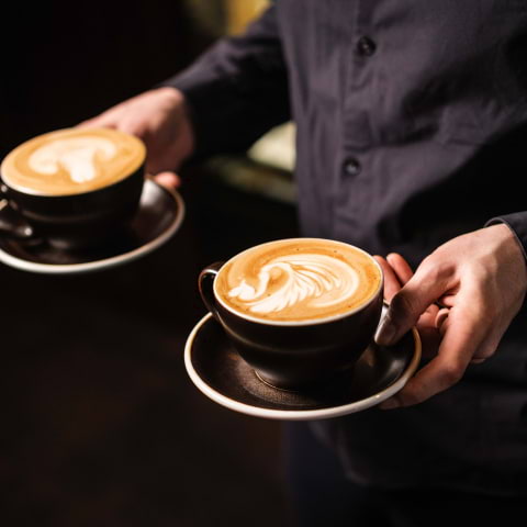 A43 expanderar &ndash; &ouml;ppnar tv&aring; nya caf&eacute;er