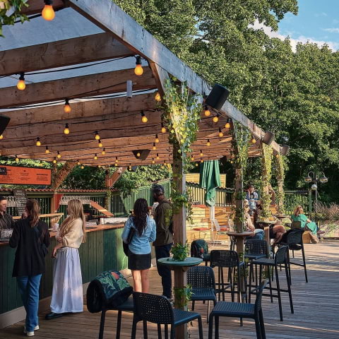 Eden &ouml;ppnar f&ouml;r s&auml;songen &ndash; bjuder in till vinloppis