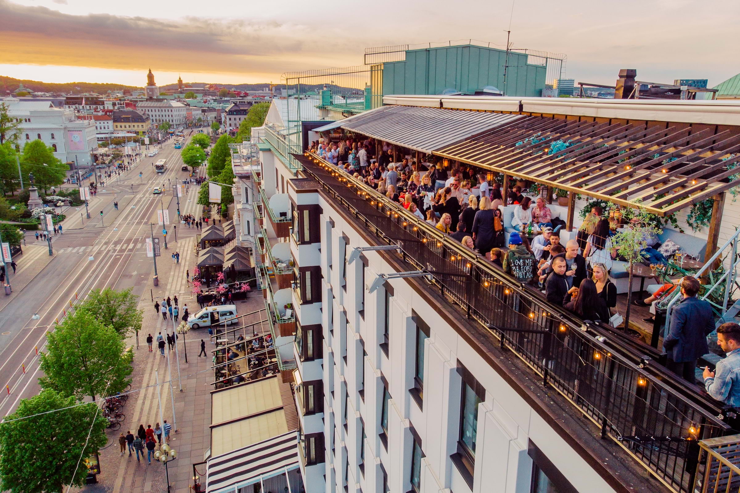 Fullsp&auml;ckat program p&aring; takbaren Cielo i sommar