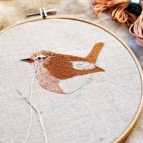 Kortkurs i fritt broderi med tema f&aring;glar