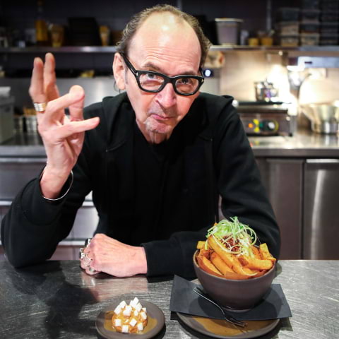 Erik Videg&aring;rd skapar tillf&auml;llig meny p&aring; Pom Friterie