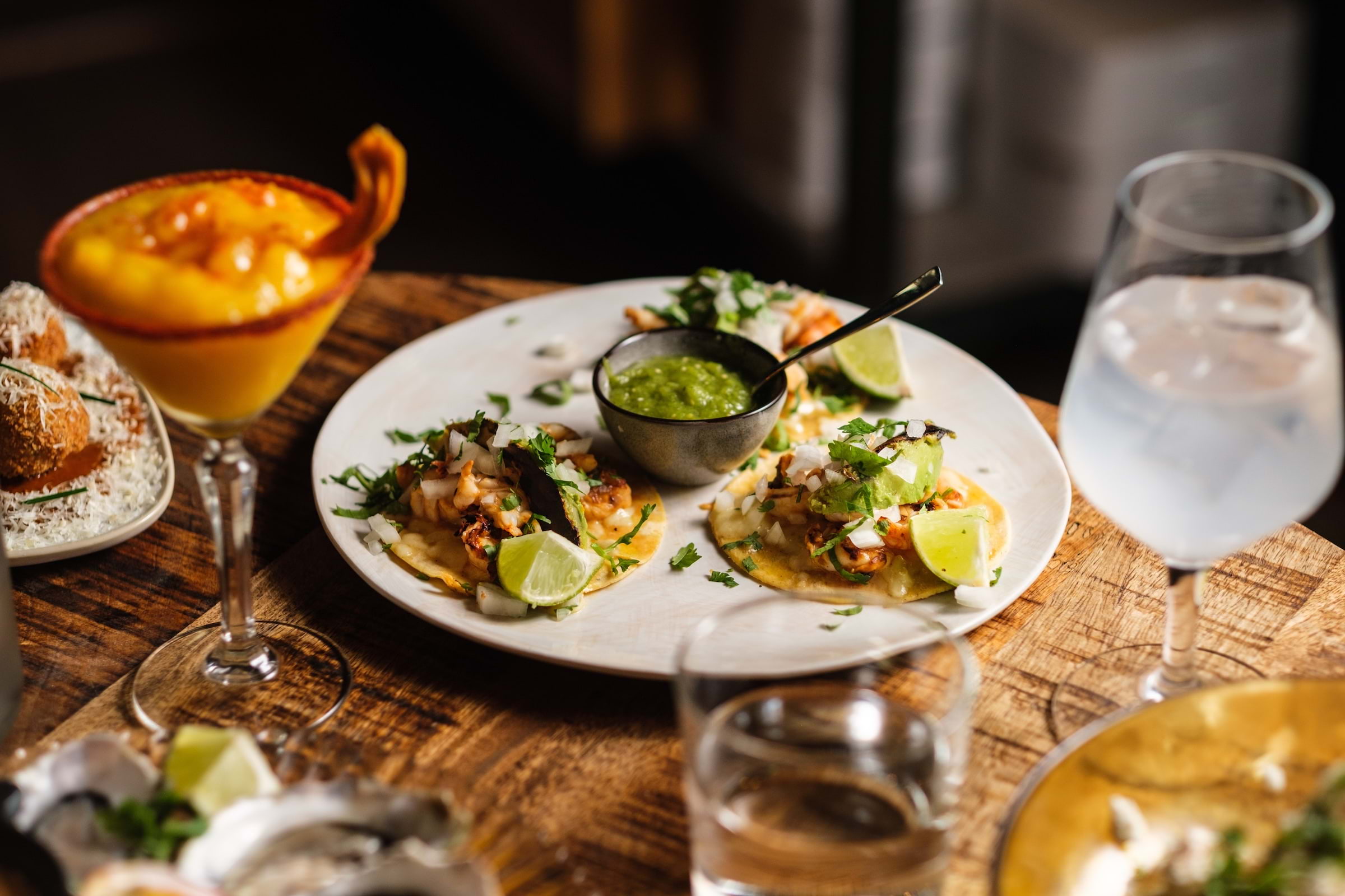 Amano serverar tacos med influenser fr&aring;n Mexiko, Spanien och LA.