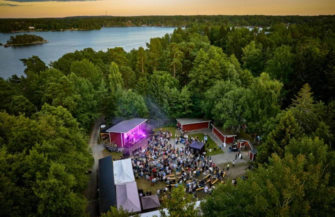 Här är konserterna på Djurönäset sommaren 2026 – Händer i helgen