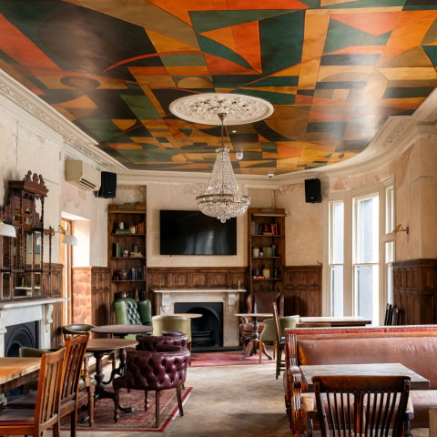 Dig into a spice bag at relaunched Hampstead pub The Stag