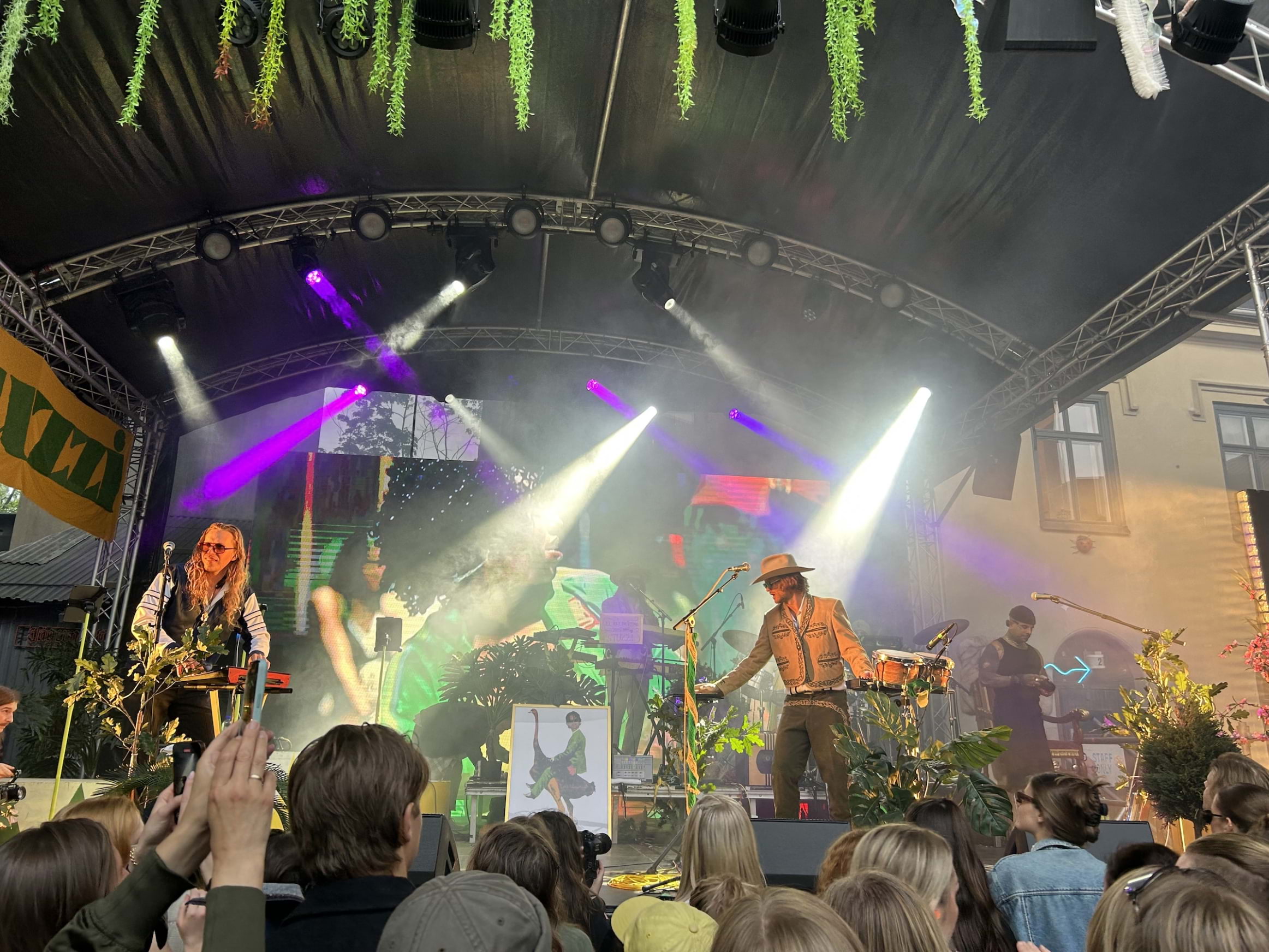 Stuzzi &aring;terupprepar f&ouml;rra &aring;rets succ&eacute; och &aring;terv&auml;nder till Live Sessions 2026. Foto: Aurora Holm