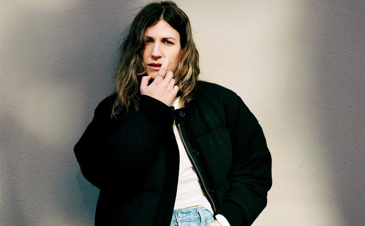 Nour El Refai på turné med ny standup-föreställning