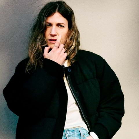 Nour El Refai p&aring; turn&eacute; med ny standup-f&ouml;rest&auml;llning