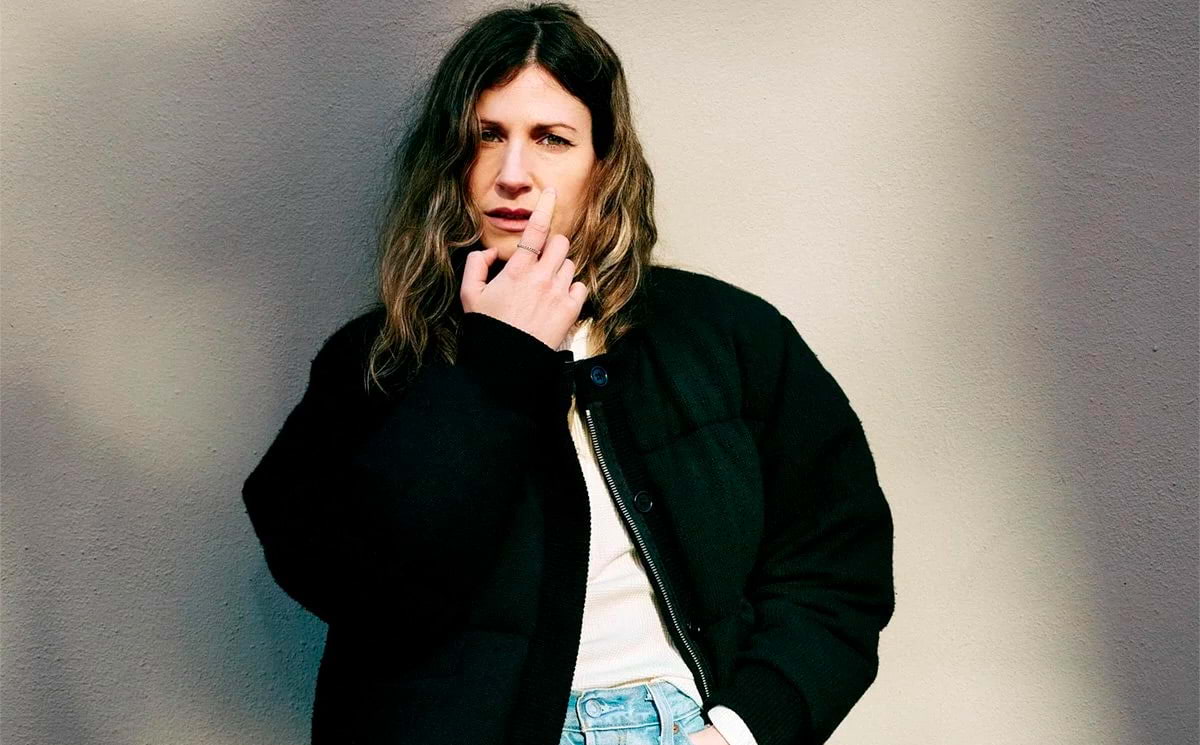 Nour El Refai på turné med ny standup-föreställning