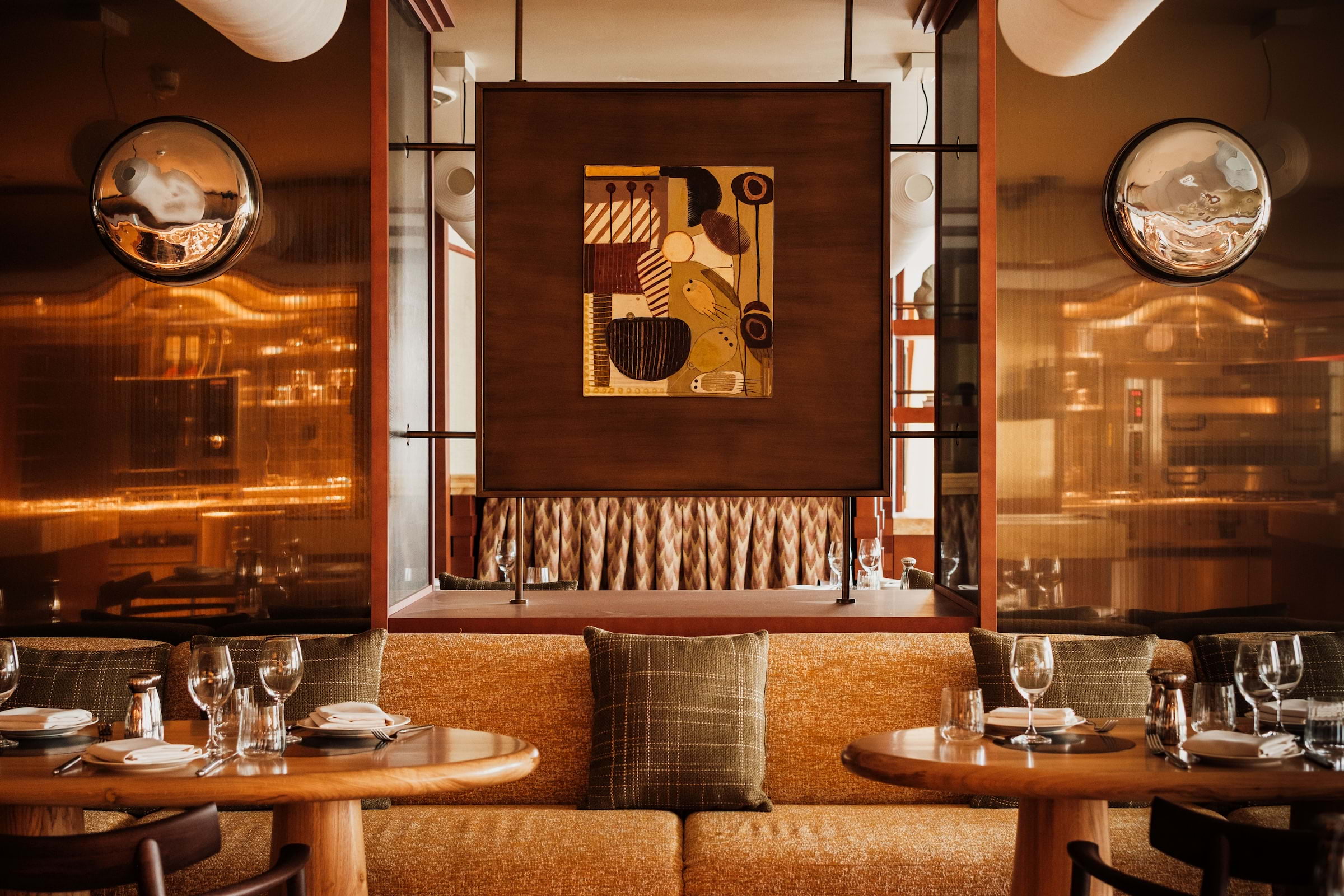 Nyöppnade Mr. Bronck vill vara "talk of the town"