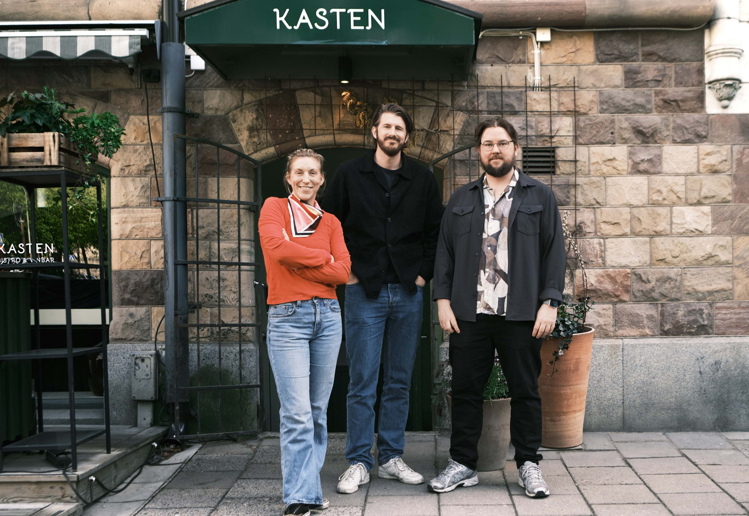 Femårsfirande på Kasten: Gästspel, jubileumsviner och punschtårta
